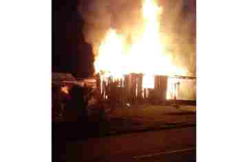 Campo Bonito - Casa é destruída por incêndio